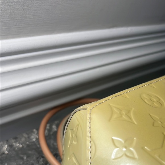 Louis Vuitton Vernis Handbag - Picture 7 of 15